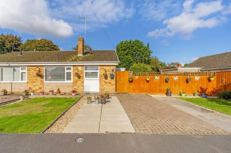 3 bedroom semi-detached bungalow for sale