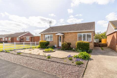 2 bedroom detached bungalow for sale
