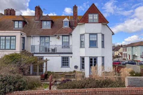 3 bedroom maisonette for sale