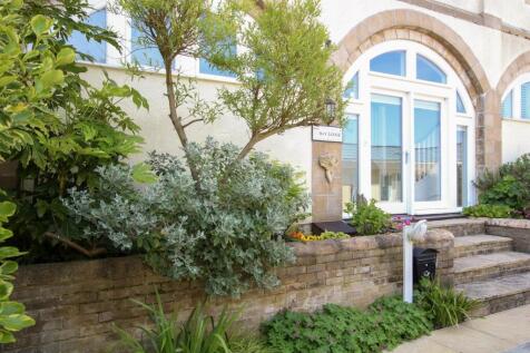 3 bedroom mews property for sale