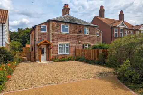 2 bedroom semi-detached house for sale
