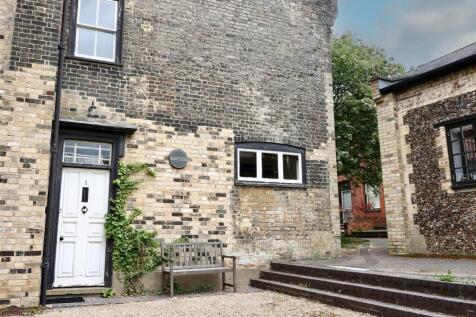 2 bedroom semi-detached house for sale
