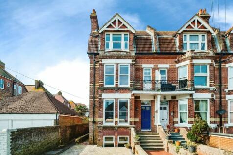 6 bedroom end of terrace house for sale