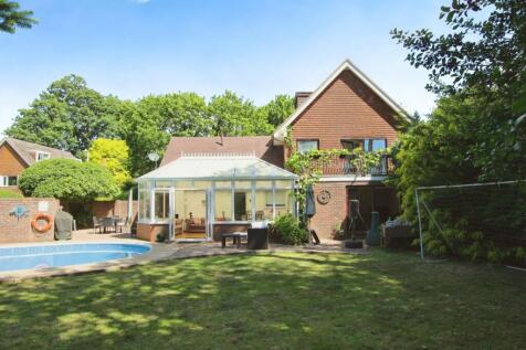 5 bedroom detached house for sale