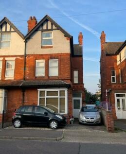 6 bedroom semi-detached house for sale