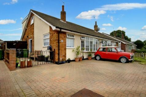 3 bedroom semi-detached bungalow for sale