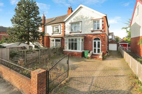 3 bedroom semi-detached house for sale