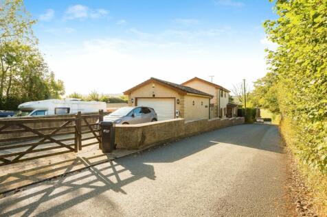 Padeswood Road South, Mold CH7 3 bed detached house for sale