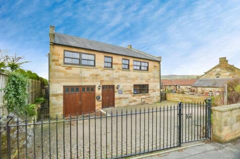 Coach Road, Whitby YO22 5 bed detached house for sale