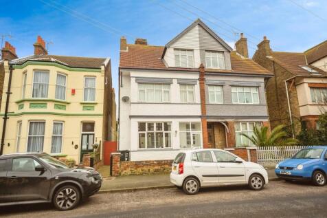 5 bedroom semi-detached house for sale