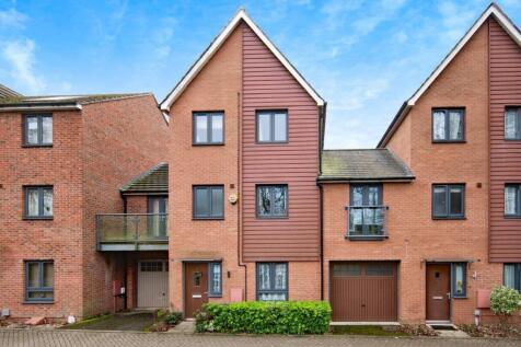 Ruskin Grove, Maidstone ME15 5 bed townhouse for sale