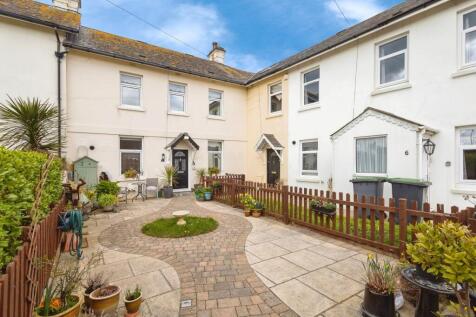 Sea Front, Hayling Island PO11 2 bed terraced house for sale