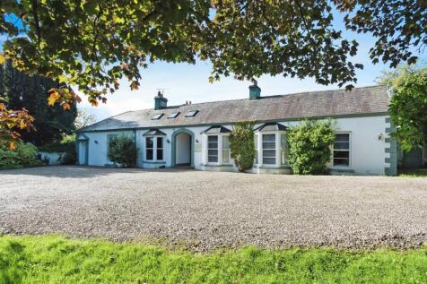 8 bedroom link detached house for sale
