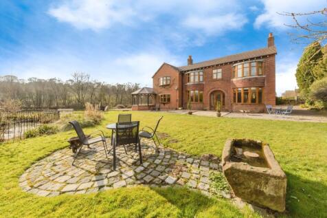 Macclesfield SK11 5 bed detached house for sale
