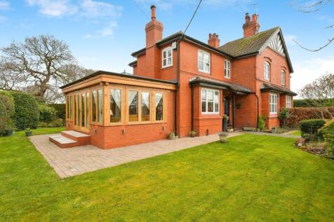 4 bedroom semi-detached house for sale