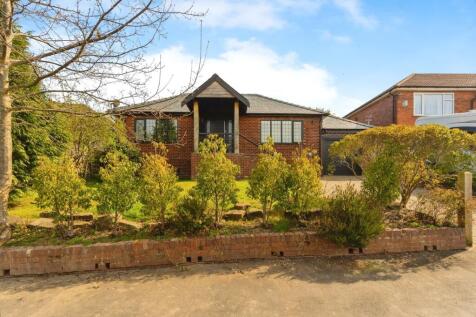 2 bedroom detached bungalow for sale