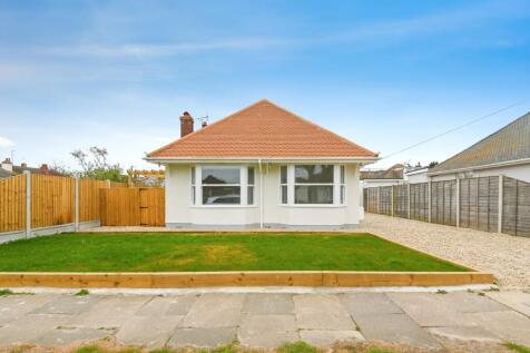 Beatrice Road, Walton on the Naze CO14 2 bed detached bungalow for sale