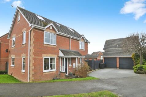 6 bedroom detached house for sale