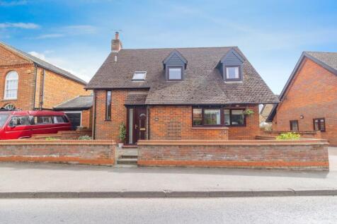 High Street, Newport Pagnell MK16 4 bed detached house for sale