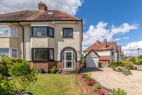 3 bedroom semi-detached house for sale
