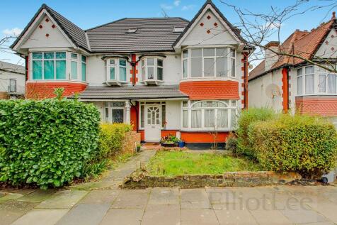 Park Chase, Wembley HA9 2 bed maisonette for sale