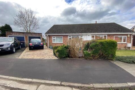2 bedroom semi-detached bungalow for sale