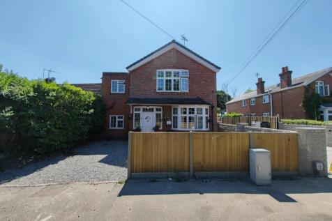 Wellington Road, Sandhurst 4 bed detached house for sale