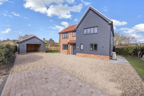 4 bedroom detached house for sale