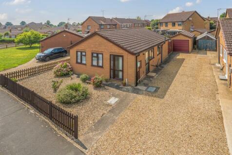 2 bedroom detached bungalow for sale