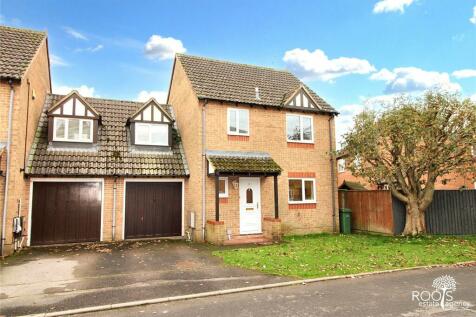 4 bedroom link detached house for sale