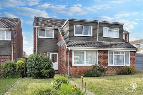 Sagecroft Road, Berkshire RG18 3 bed semi