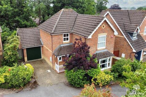 Heather Drive, Berkshire RG18 3 bed detached house for sale