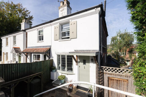 Guildford Road, Westcott 3 bed end of terrace house for sale