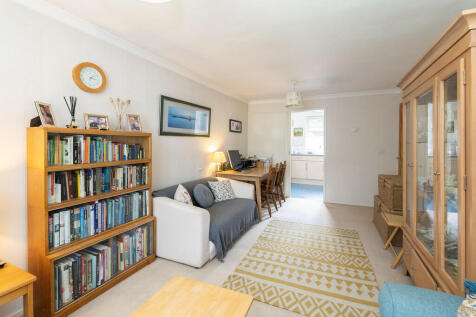 Parsonage Close, Westcott 1 bed flat for sale