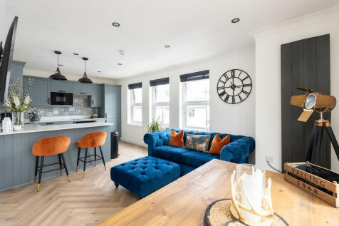 Falkland Road, Dorking 3 bed maisonette for sale