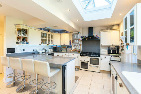 4 bedroom semi-detached house for sale