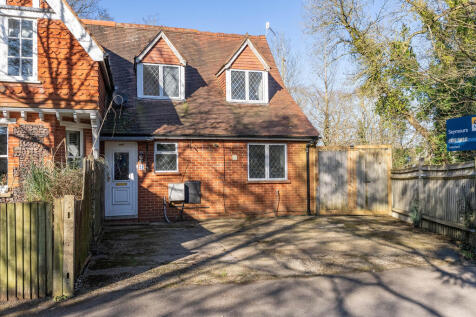 Bentsbrook Close, North Holmwood 3 bed semi