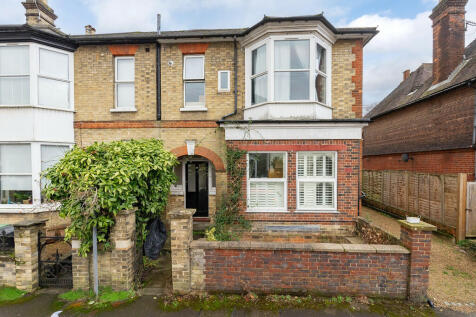 Lincoln Road, Dorking 2 bed ground floor maisonette for sale