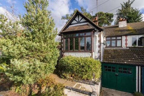 3 bedroom semi-detached bungalow for sale