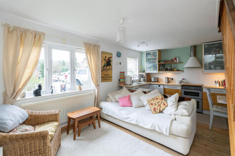 1 bedroom semi-detached house for sale