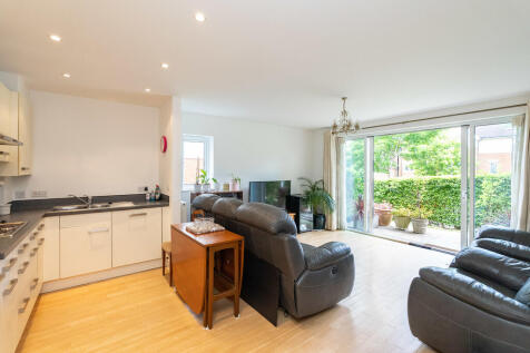 Hill View, Dorking 2 bed apartment for sale