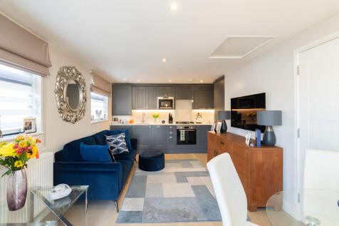 Station Road, Dorking 1 bed ground floor flat for sale