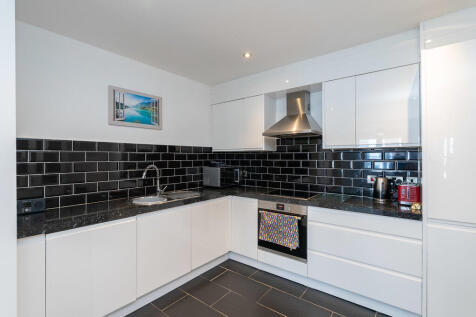 Chequers Court, 14 High Street, Dorking 2 bed apartment for sale