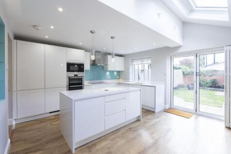4 bedroom semi-detached house for sale