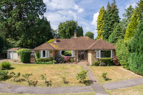 Broomfield Park, Westcott 3 bed detached bungalow for sale