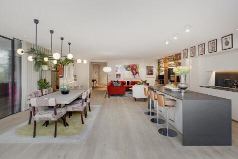 4 bedroom flat for sale