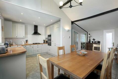 Market Place, Southwold IP18 4 bed apartment for sale