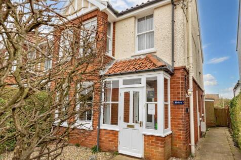 Station Road, Southwold IP18 2 bed end of terrace house for sale