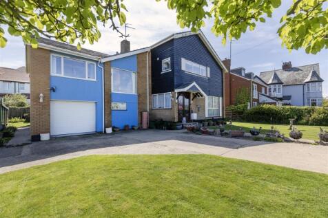 6 bedroom detached house for sale