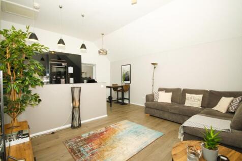 Fire Opal Way, Sittingbourne, ME10 2 bed flat for sale